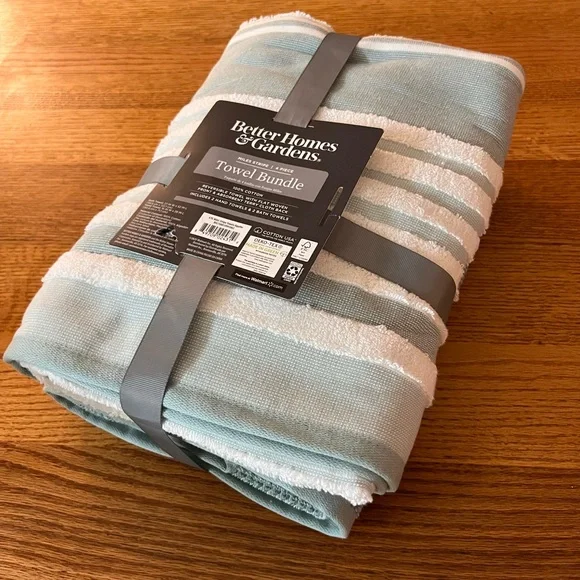 Better Homes And Gardens Aqua and White Towel Set - Picture 1 of 4